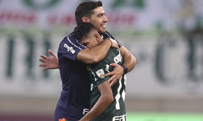 Abel Ferreira, entrenador del Verdao, favorito en el Palmeiras vs Santos