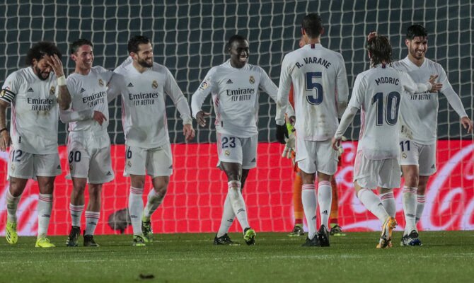 Mendy y sus compañeros celebran un gol, algo fundamental para cumplir con los pronósticos del Real Madrid vs Getafe