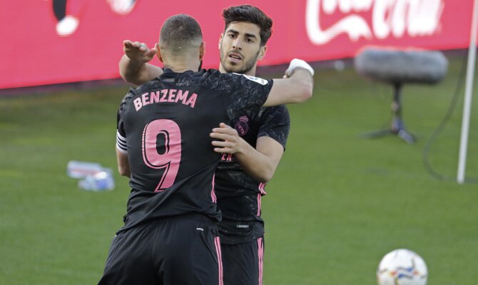 Benzema y Asensio, en la imagen, pueden ser jugadores clave en los pronósticos para el Real Madri vs Liverpool de la UCL
