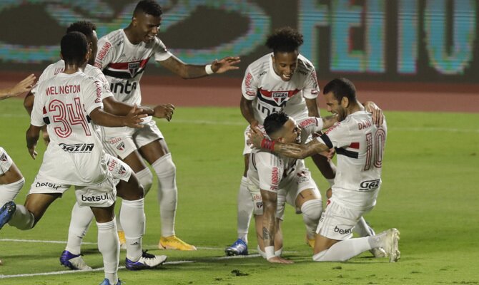 Los jugadores de Sao Paulo celebran un gol. Revisa las cuotas del Sporting Cristal vs Sao Paulo