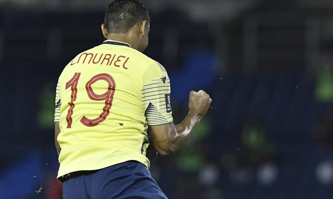 Luis Muriel celebra un gol en la imagen. Cuotas Perú vs Colombia, Eliminatorias Mundial 2022.