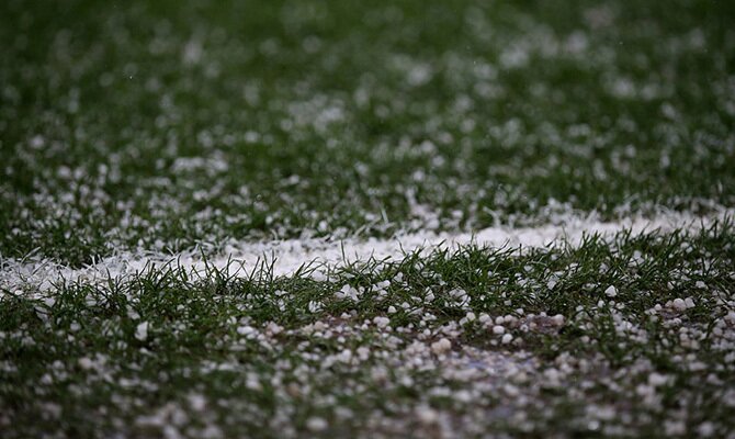 Imagen del césped y la línea de fondo. Cuotas Universitario vs Defensa y Justicia, Copa Libertadores