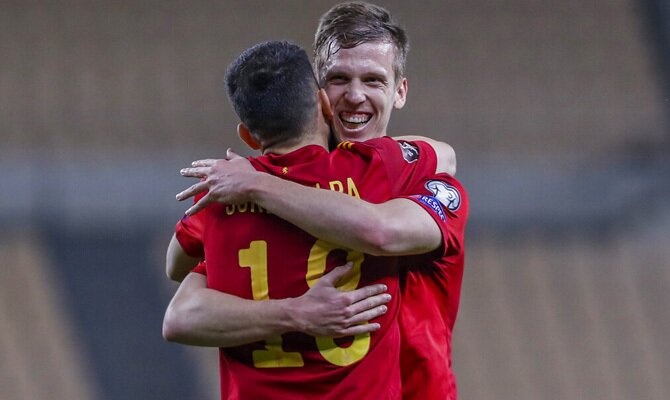 Dani Olmo y Jordi Alba celebran un gol en la imagen. Cuotas para el amistoso España vs Portugal