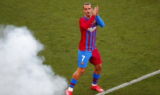 Griezmann aplaude en la presentación del Barça. Cuotas Barcelona vs Real Sociedad, LaLiga Santander.