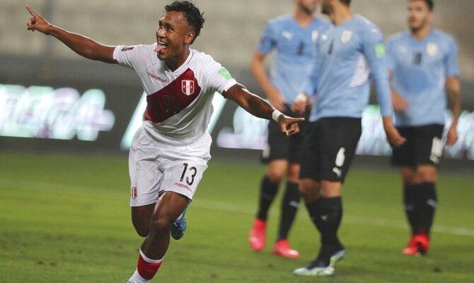 Renato Tapia celebra un gol en las Eliminatorias Qatar 2022. Cuotas y pronósticos Perú vs Venezuela.