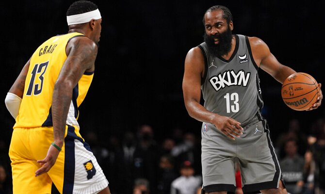 James Harden encara a Torrey Craig. Apuestas de la NBA, cuotas, pronósticos y análisis de favoritos.