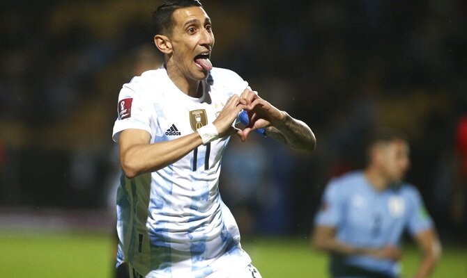 Di María festeja un gol con su celebración habitual. Cuotas y pronósticos Chile vs Argentina.