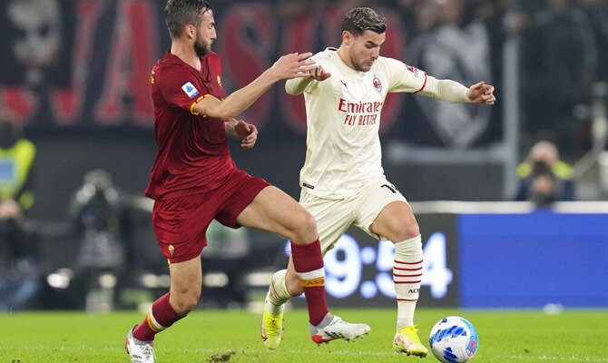 Theo Maneja El Balón Frente A Cristante. Cuotas y pronósticos Milan vs Roma, Serie A.