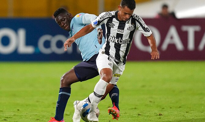 Sandry Roberto del Santos en partido por la Copa Sudamericana 2022
