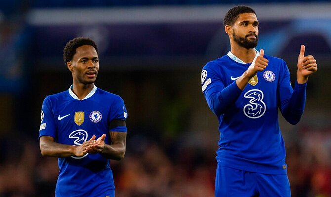 Ruben Loftus-Cheek y Raheem Sterling antes del partido del Chelsea ante Salzburg