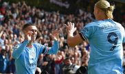 Phil Foden y Erling Haaland festejan una anotacion del Manchester City en la Premier