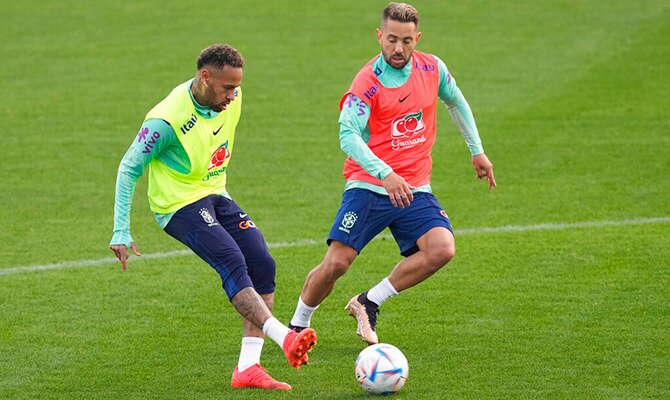 Entrenamiento de la selección de Brasil con Neymar protagonista
