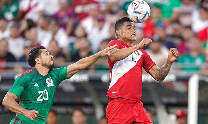 Anderson Santamaría con la Seleccion Peruana en amistoso contra México