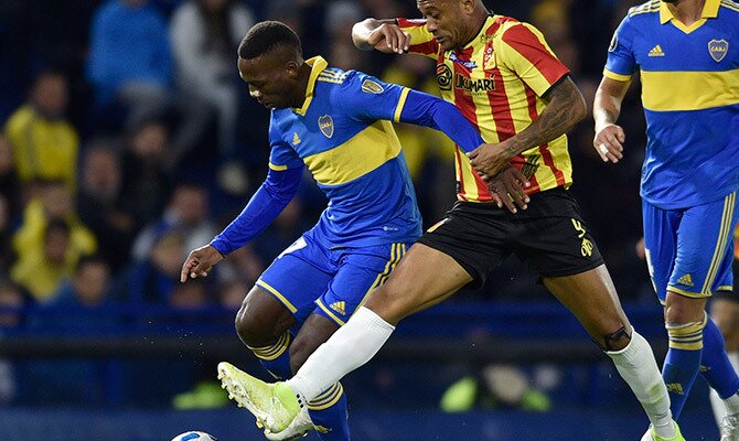 Luis Advincula de Boca Juniors en partido de Copa Libertadores 2023