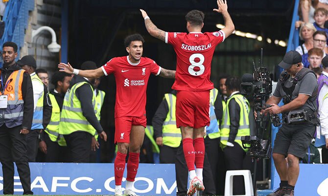 Luis Díaz celebra un gol del Liverpool en la Premier League 2023-2024