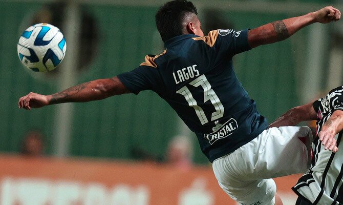Ricardo Lagos de Alianza Lima en partido de Copa Libertadores