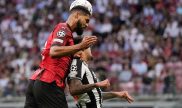 Ruben Loftus-Cheek del Milan en partido contra el Newcastle