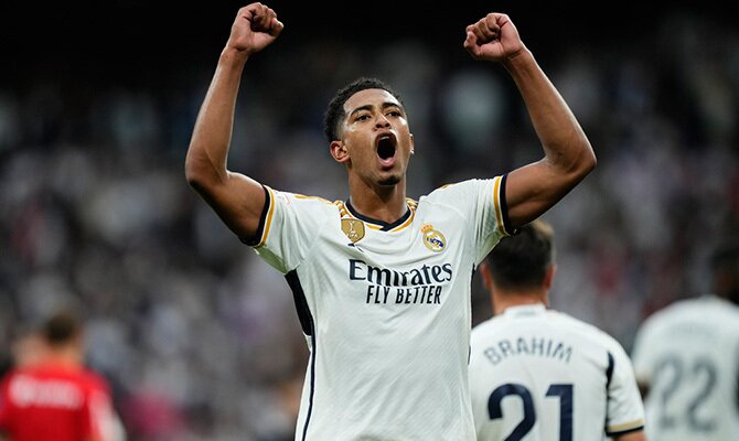Jude Bellingham festeja un gol del Real Madrid en La Liga
