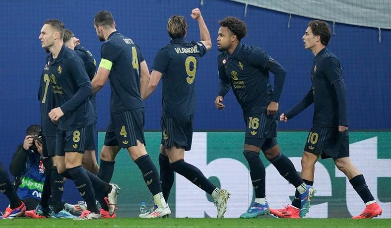 Jugadores de Juventus celebran un gol en la Champions