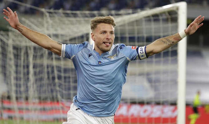 Ciro Immobile celebrando un gol, imagen necesaria para el futuro de los locales en el Lazio vs Bayern Múnich