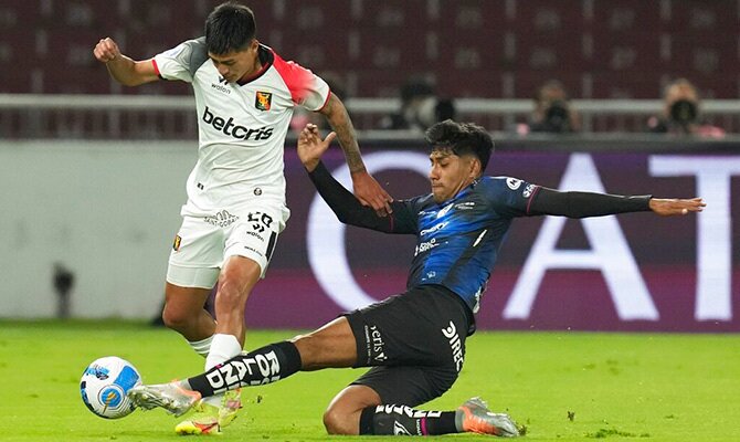 Luis Iberico de Melgar en accion por la Copa Sudamericana