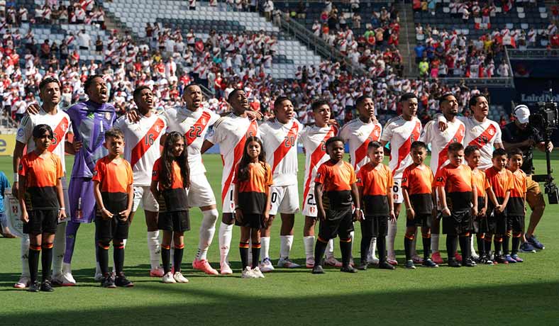 Selección Peruana antes de enfrentar a Canadá en Copa America