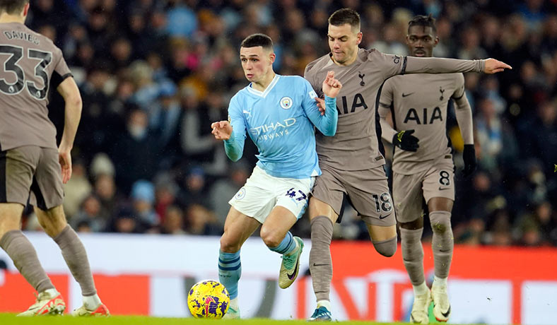 Giovani Lo Celso del Tottenham ante Phil Foden del Manchester City