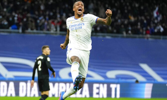 Militao salta para celebrar un gol. Cuotas del Athletic Club vs Real Madrid de la Copa del Rey.