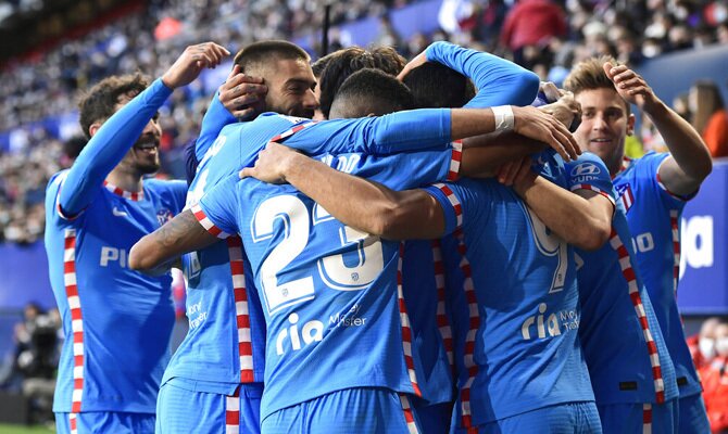 Jugadores Colchoneros celebrando un gol. Cuotas y picks Atlético de Madrid vs Manchester United.